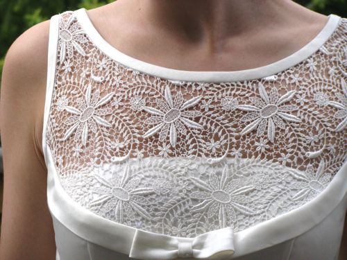 vintage-wedding-dress-neckline-detail